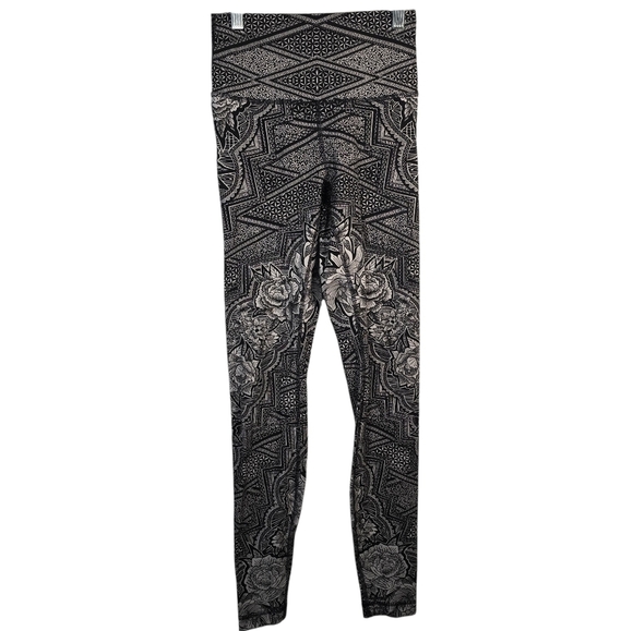 lululemon athletica Pants - Lululemon Wunder Under High Rise Tight leggings in Entwined lce White/Black 4